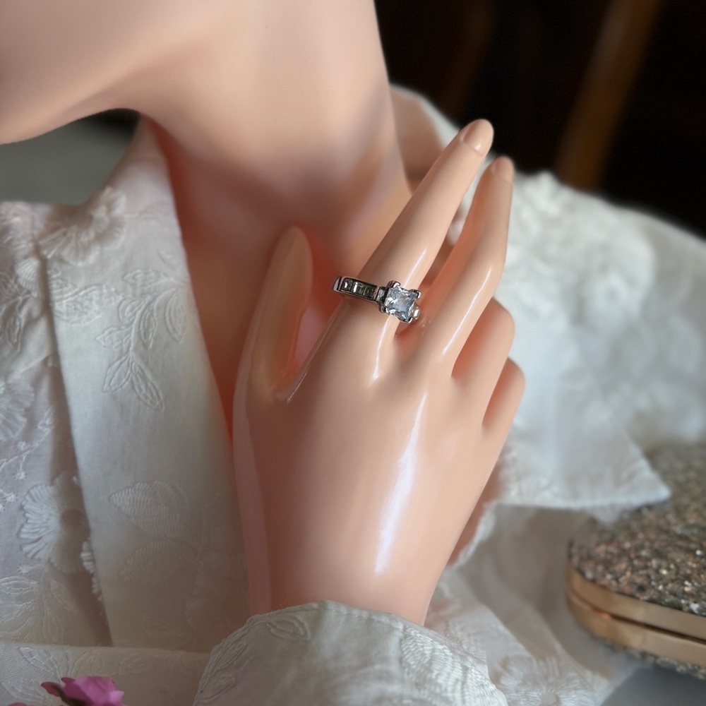 ⚜️ Bridal Engagement Ring with Square Gemstone - Picture 6 of 6